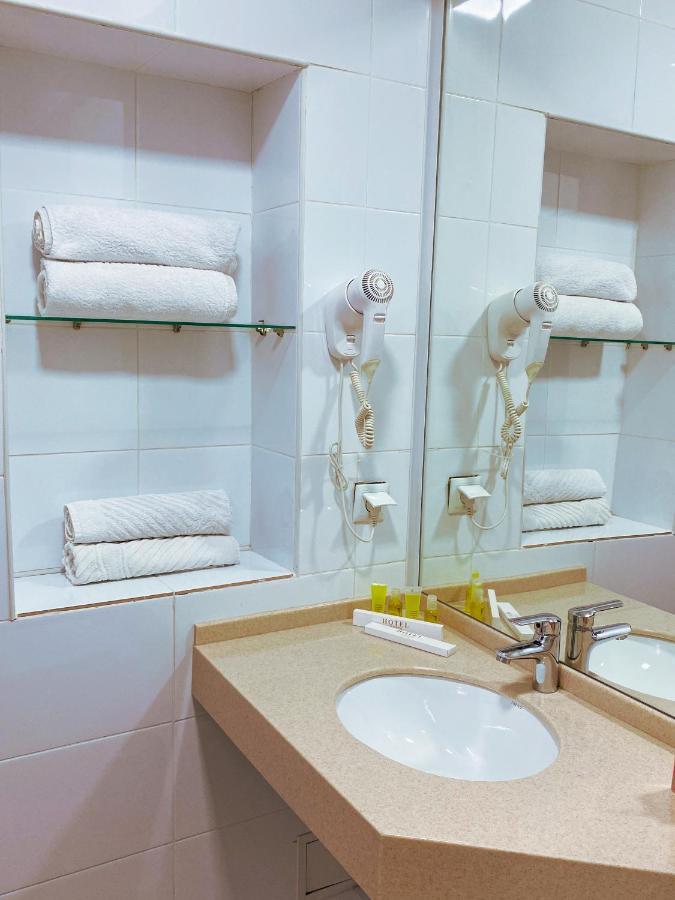 Nomad Hotel Astana Eksteriør bilde